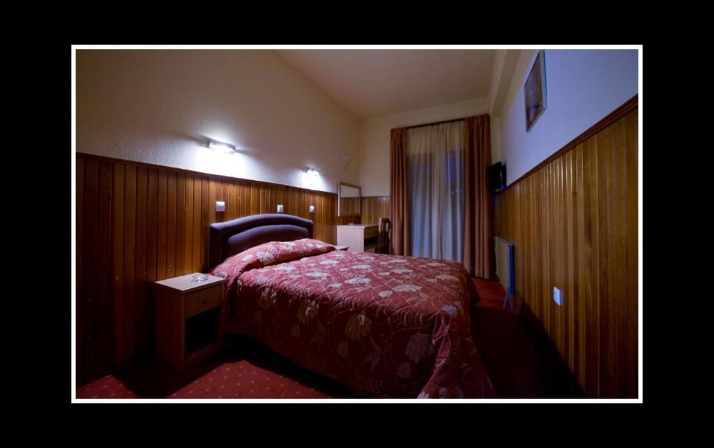 Hotel Bitouni Maçova Oda fotoğraf